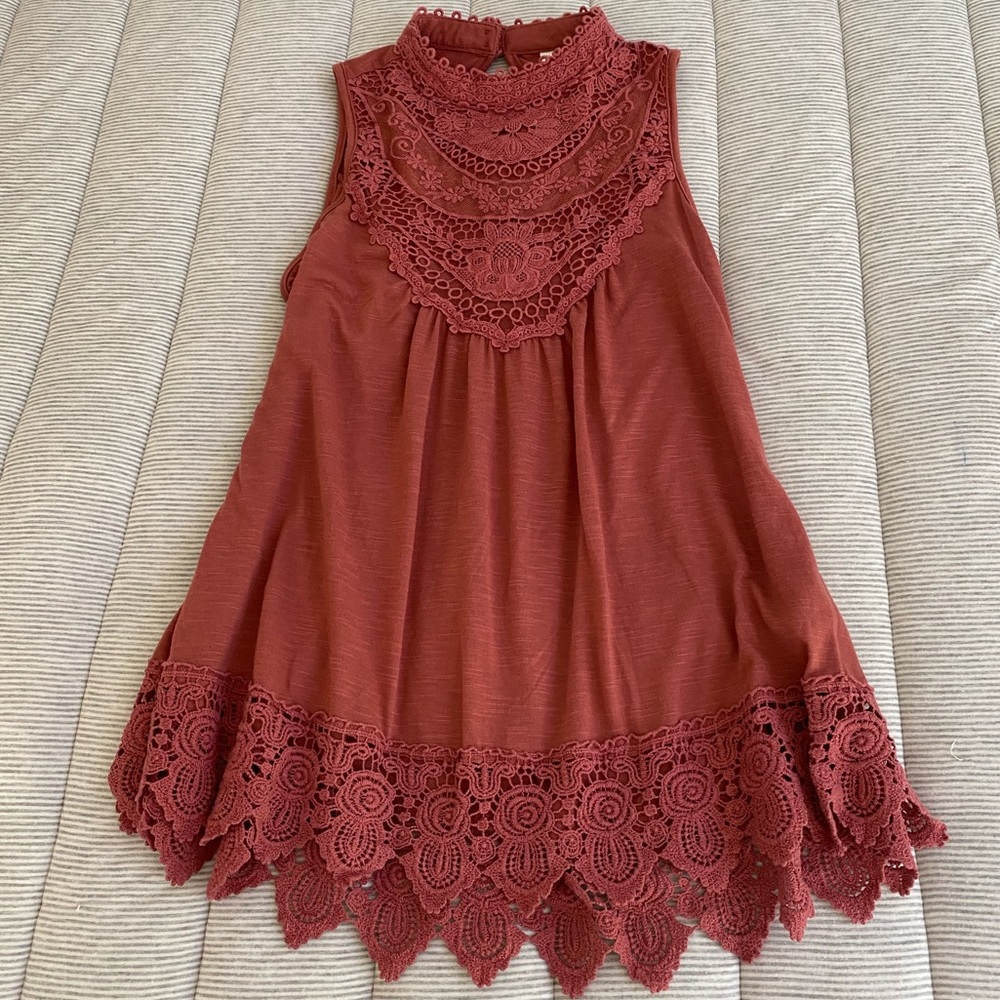 High neck lace detailed tank